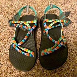 Girls chaco’s size 4. Excellent used condition
